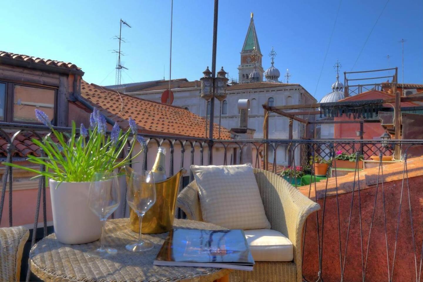Campanile Alla Canonica Design House Venesia Bagian luar foto